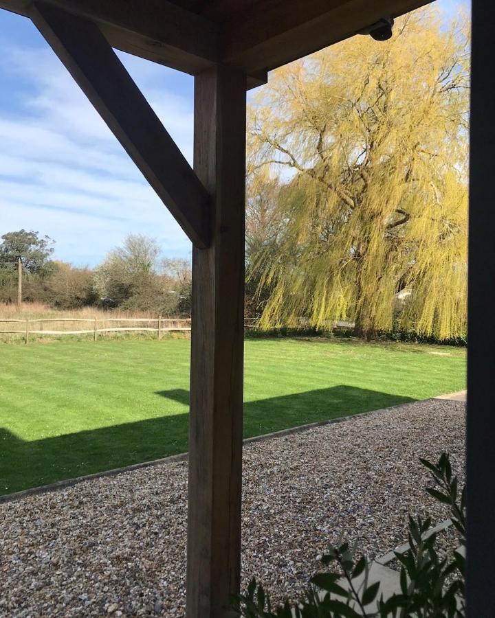 Bell Lodge Chichester Exterior foto